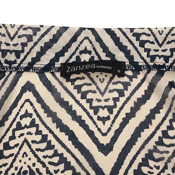 Elegant wrap top cover up and traditional geometric design - Picture 5 of 7